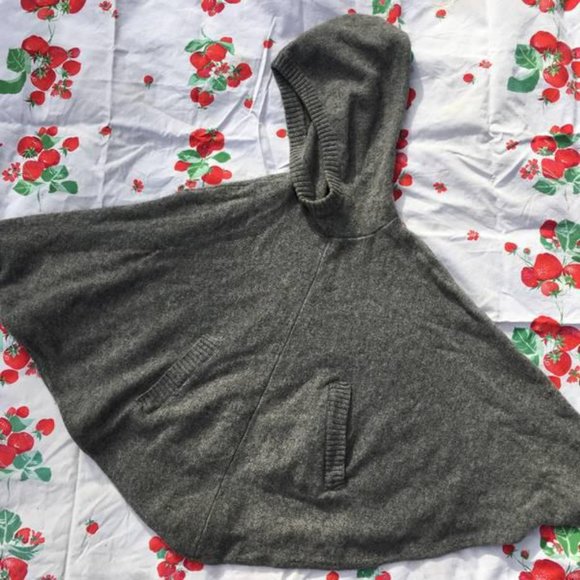 Vintage Lambswool hooded Poncho - Picture 3 of 10